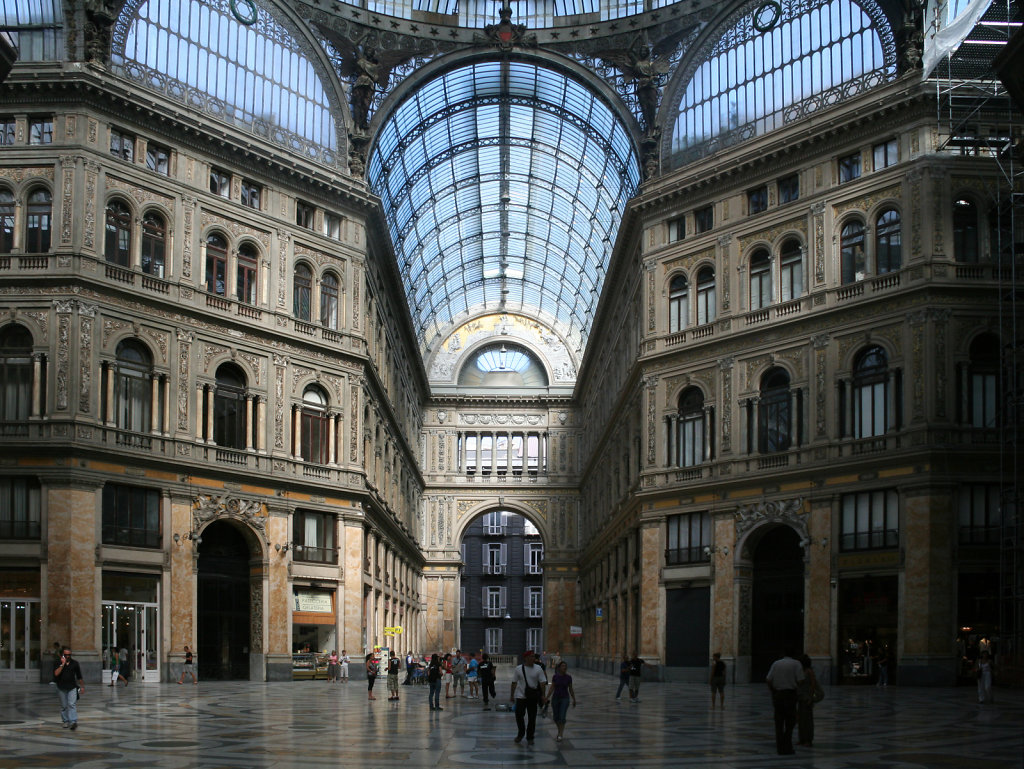 Galleria Umberto I in der Altstadt Neapel 2008
